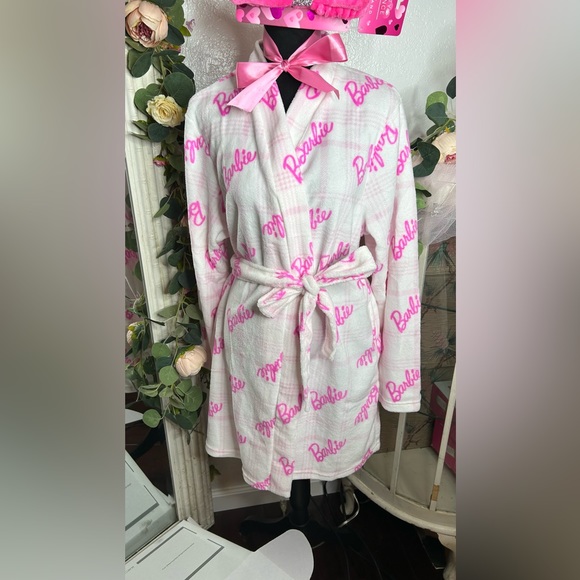 💗 NWT Super Soft Barbie Robe💗 - Picture 7 of 11